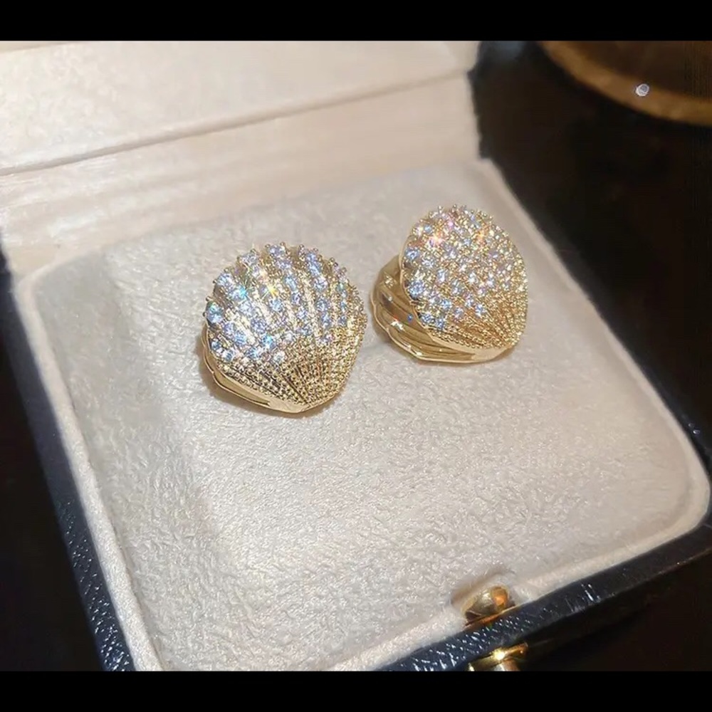 18k Gold Plated Sea Shell Earrings - Picture 2 of 5